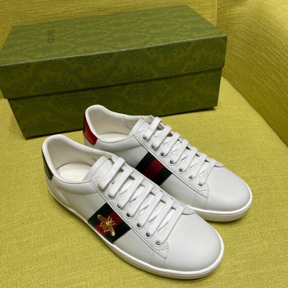 Gucci White Leather Sneakers with Red and Green Accents - Picture 1 of 9